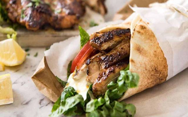 ساندویچ شاورما گوشت لبنانی