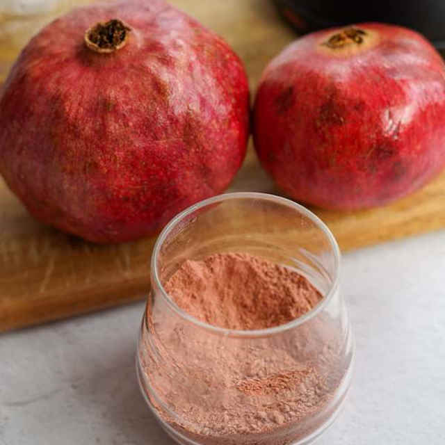 پوست انار چه ویژگیهایی داره که انقدر معروفش کردن؟ | طرز تهیه ماسک پوست انار پوست انار چه ویژگیهایی داره که انقدر معروفش کردن؟ | طرز تهیه ماسک پوست انار