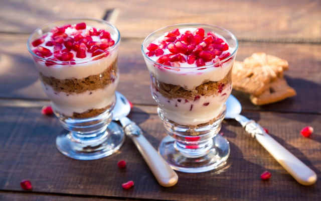 طرز تهیه پارافه انار با ژله و بیسکویت در یک نگاه طرز تهیه پارافه انار با ژله و بیسکویت در یک نگاه