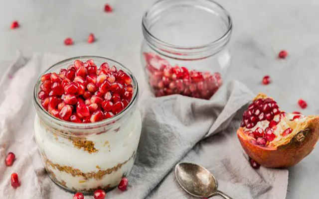 مراحل طرز تهیه پارافه انار با ژله و بیسکویت مراحل طرز تهیه پارافه انار با ژله و بیسکویت