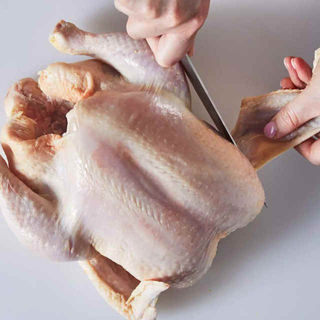 سادهترین روش پاک کردن مرغ درسته برای شکمپر سادهترین روش پاک کردن مرغ درسته برای شکمپر