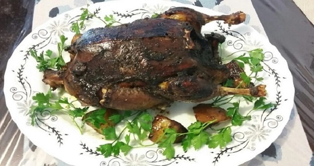 مراحل طرز تهیه اردک با سس انار مراحل طرز تهیه اردک با سس انار