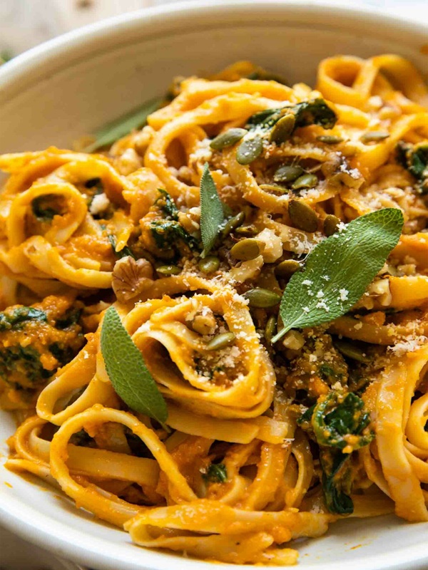 طرز تهیه پاستا کدو حلوایی | چیکار کنم سس پاستا کرمی و غلیظ بشه؟