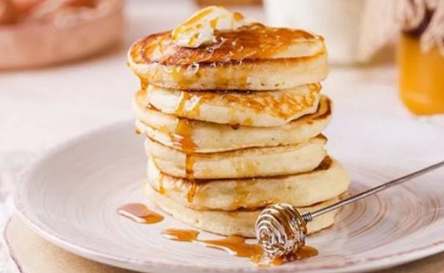 مراحل طرز تهیه پنکیک خرما مراحل طرز تهیه پنکیک خرما