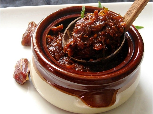 مراحل طرز تهیه ترشی خرما با تمبر هندی