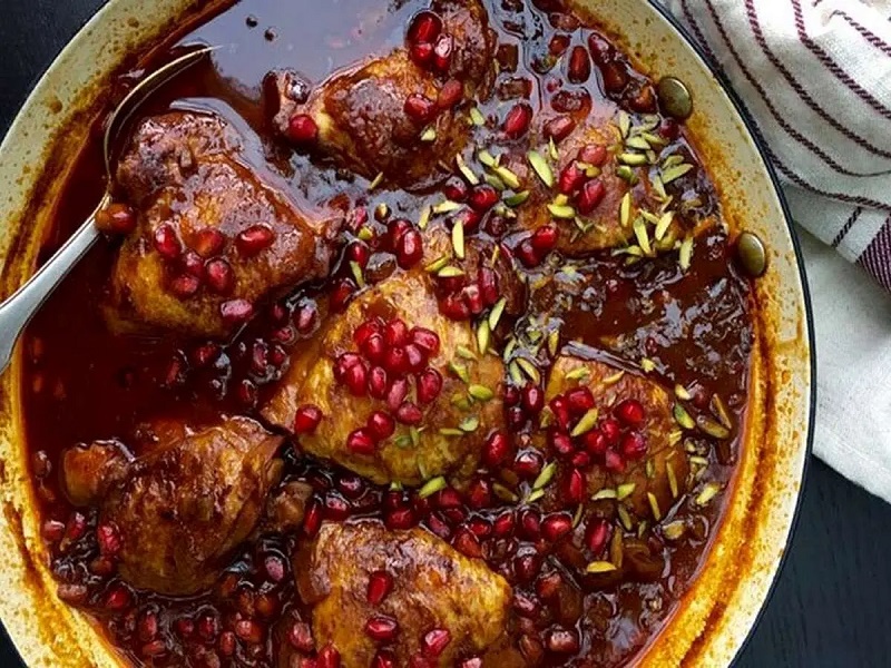 طرز تهیه مرغ با سس انار + ۲۰ ترفند سفت و تلخ نشدن مرغ در سس انار