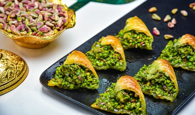 طرز تهیه باقلوا شوبیت پسته ای