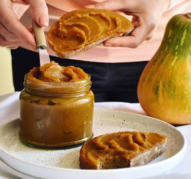 مراحل طرز تهیه کره کدو حلوایی در خانه