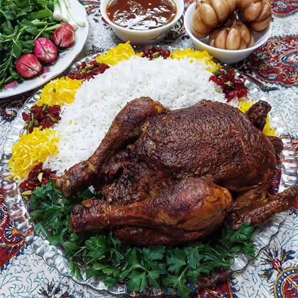 مراحل طرز تهیه مرغ شکم پر با سس انار مراحل طرز تهیه مرغ شکم پر با سس انار