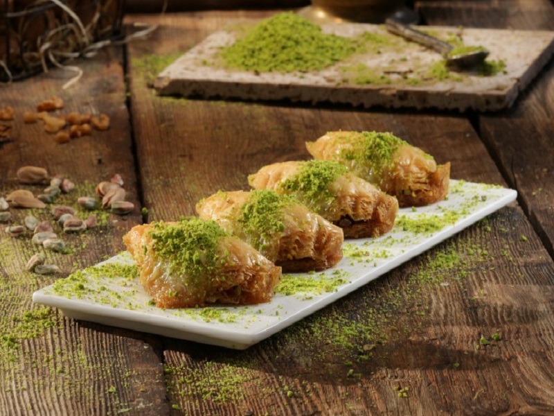 2 طرز تهیه باقلوا شوبیت با خمیر یوفکا و نانوایی + ترفندهای نرم و خمیر نشدن