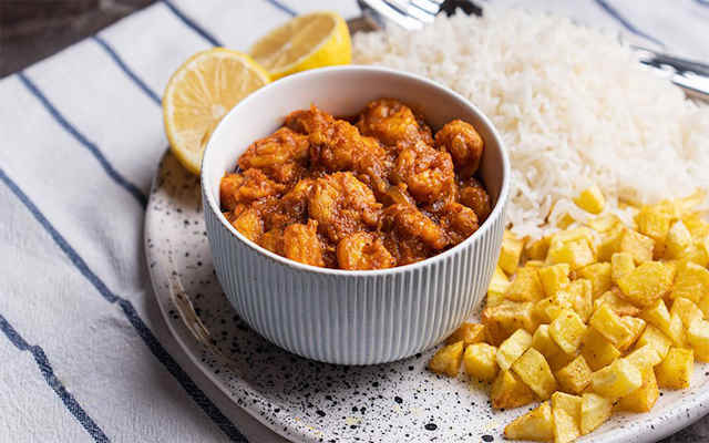 خوراک دو پیازه میگو از محبوبترین انواع غذا با میگو خوراک دو پیازه میگو از محبوبترین انواع غذا با میگو