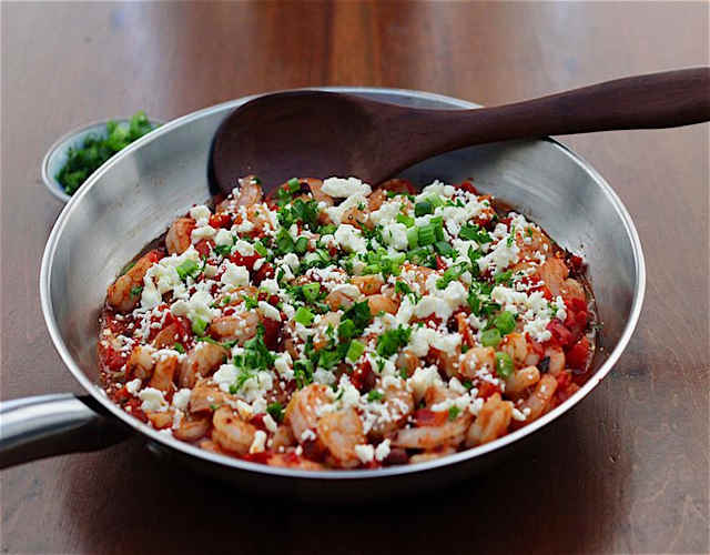 خوراک میگو رژیمی با پنیر فتا و زیتون از انواع غذا با میگو رژیمی خوراک میگو رژیمی با پنیر فتا و زیتون از انواع غذا با میگو رژیمی