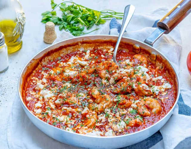 خورش میگو با رب گوجه از انواع غذا با میگو و برنج خورش میگو با رب گوجه از انواع غذا با میگو و برنج