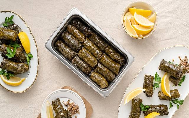 ناهار چی بپزم خوشمزه باشه؟ | طرز تهیه دلمه برگ با گوشت مرغ