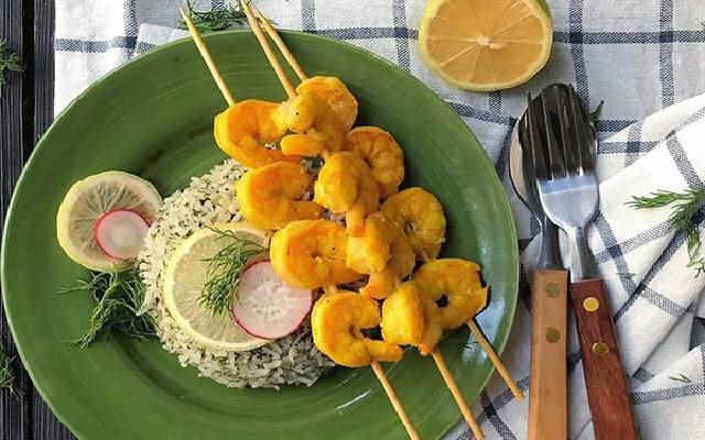 سبزی پلو با میگو از انواع غذا با میگو و برنج سبزی پلو با میگو از انواع غذا با میگو و برنج