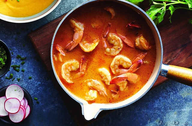 سوپ میگو بوشهری از لذیذترین انواع غذا با میگو سوپ میگو بوشهری از لذیذترین انواع غذا با میگو