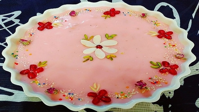 مراحل طرز تهیه کرم انار با ژله انار