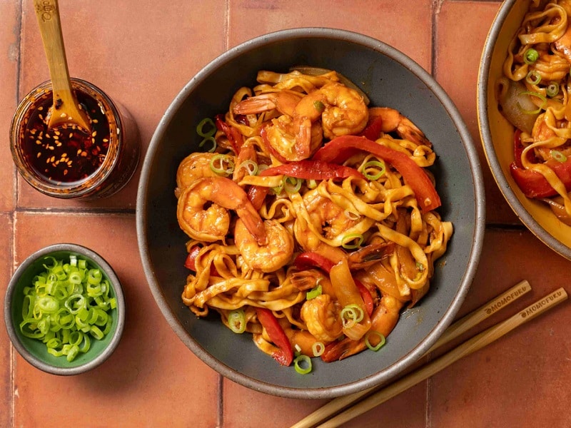 طرز تهیه نودل با میگو و سبزیجات + آموزش 6 سس که لذیذترش میکنه