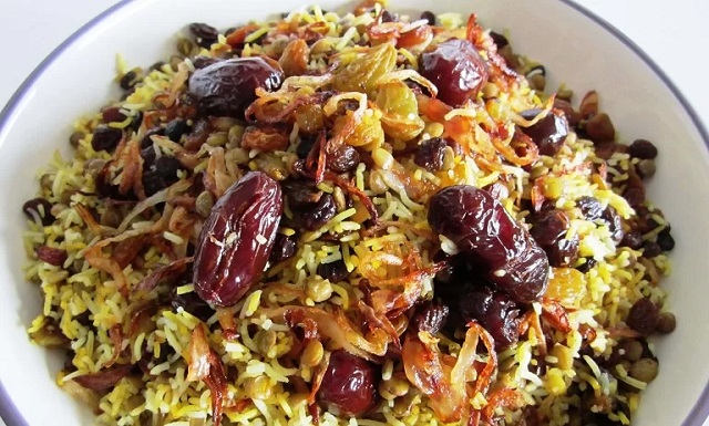 مراحل طرز تهیه عدس پلو با خرما و گوشت چرخ کرده مراحل طرز تهیه عدس پلو با خرما و گوشت چرخ کرده