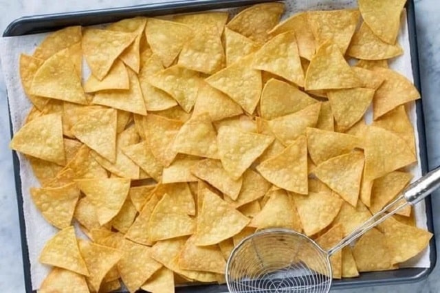 مراحل طرز تهیه چیپس ذرت خانگی مراحل طرز تهیه چیپس ذرت خانگی