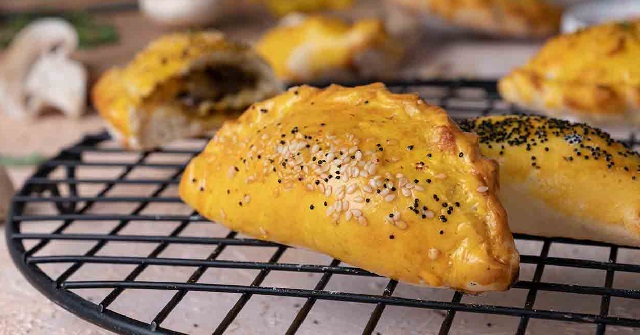 طرز تهیه پیراشکی میگو رژیمی در فر