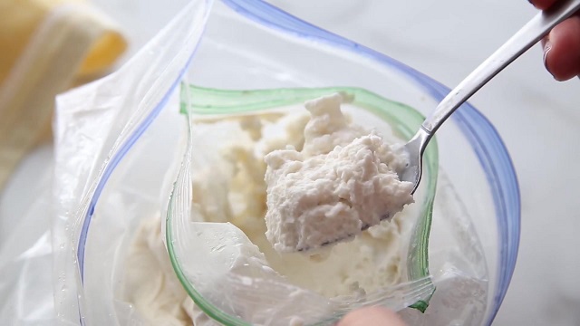 مراحل طرز تهیه بستنی در ۵ دقیقه بدون خامه و ثعلب