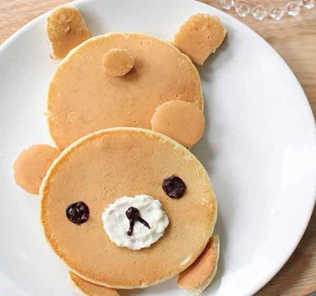 مراحل طرز تهیه پنکیک موز برای کودکان در خانه مراحل طرز تهیه پنکیک موز برای کودکان در خانه