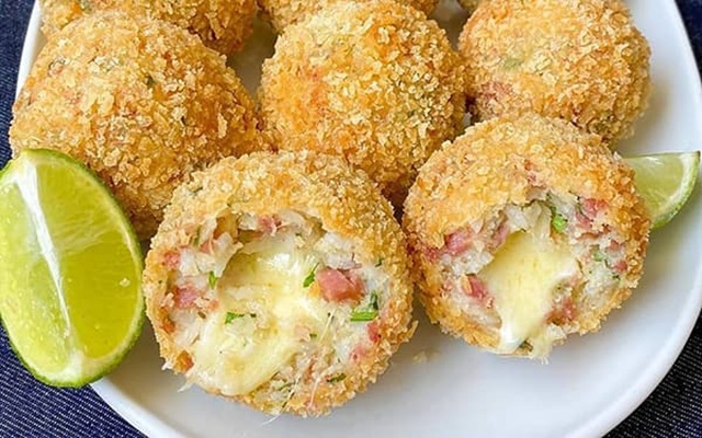 طرز تهیه توپک پنیری در یک نگاه طرز تهیه توپک پنیری در یک نگاه