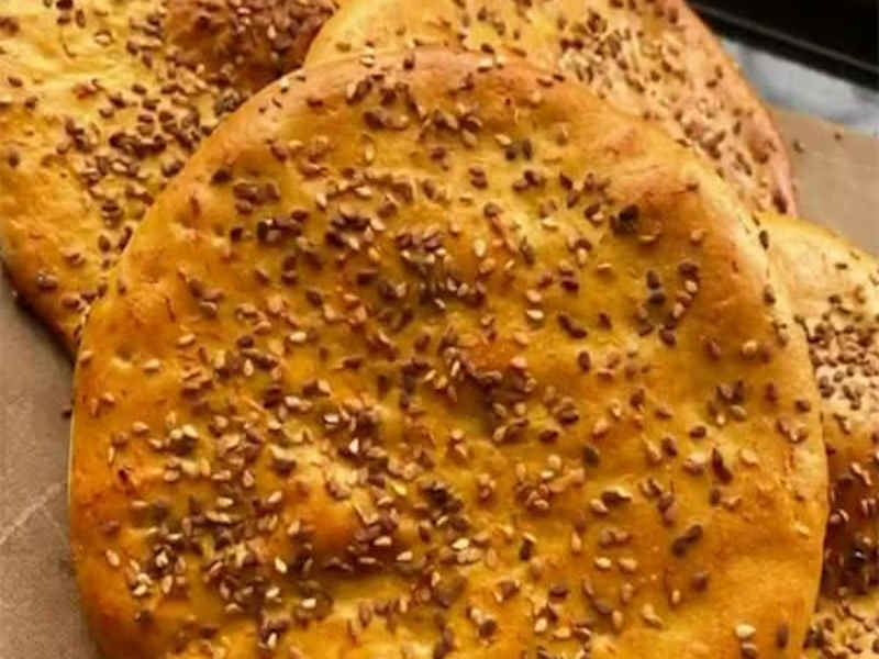 طرز تهیه نان چرب و شیرین سیرجانی + ترفندهای نرم و پف شدن نان