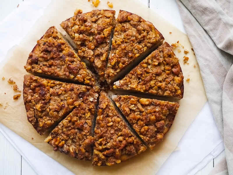 طرز تهیه کیک کرامبل گردویی