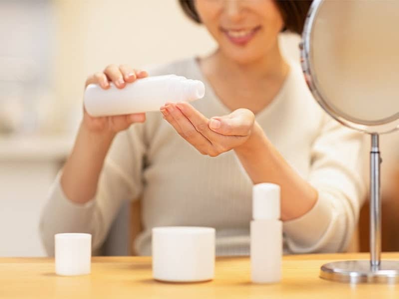 چطور خشکی و کشیدگی پوست را از بین ببریم؟ روتین پوست خشک و حساس