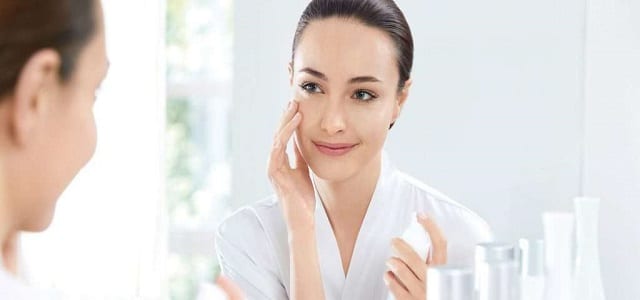 گام به گام روتین صبحگاهی؛ جلوگیری از تبخیر رطوبت پوست