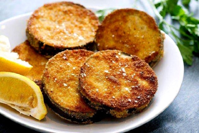 مراحل طرز تهیه بادمجان سوخاری با پنیر پیتزا