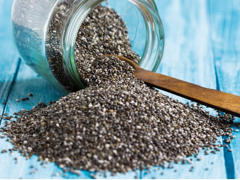 مضرات دانه چیا، تداخلات دارویی و عوارض گوارشی | روزانه چقدر دانه چیا بخوریم؟