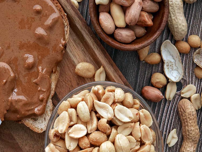 مضرات بادام زمینی برای کبد، قلب و تیروئید | چه کسانی نباید بخورند؟