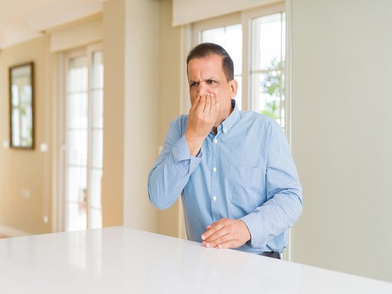 چرا لوله‌ها بو می‌گیرند؟ راه‌های رفع بوی بد فاضلاب با محصولات خانگی