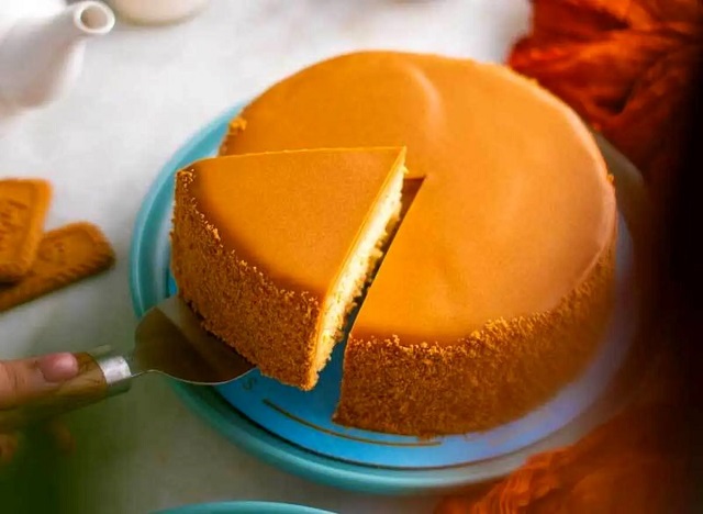 مراحل گام به گام طرز تهیه کیک لوتوس در فر