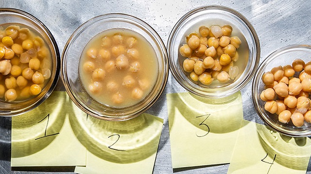 نشانههای خرابی نخود؛ چه زمانی باید آن را دور ریخت؟ نشانههای خرابی نخود؛ چه زمانی باید آن را دور ریخت؟