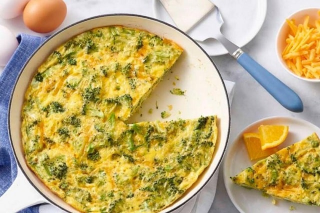 مراحل طرز تهیه املت اسفناج و سیب زمینی