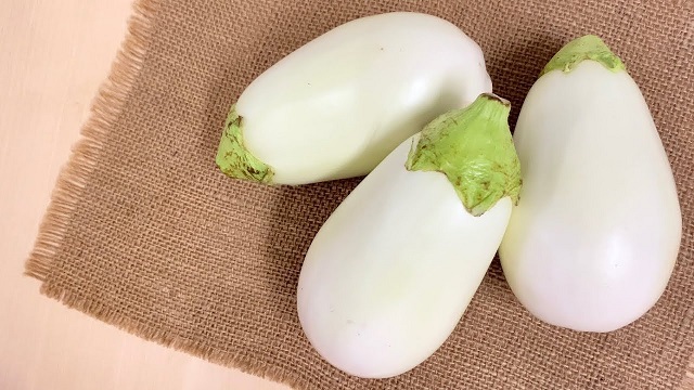 آیا بادمجان سفید تلخ است آیا بادمجان سفید تلخ است