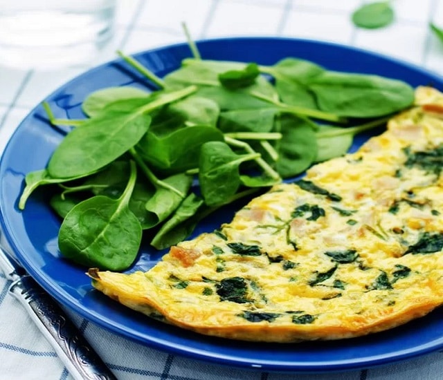 مراحل طرز تهیه املت اسفناج رژیمی و ساده