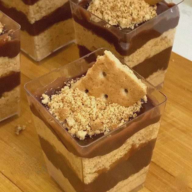 طرز تهیه دسر بیسکویت پتی بور و پودر پودینگ فوری در یک نگاه