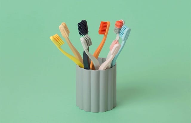 معایب مسواک دستی