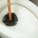 باز کردن لوله توالت