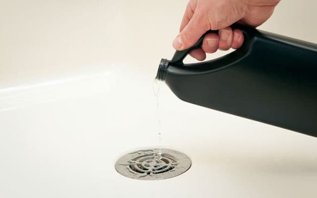 آیا استفاده از جوهر نمک در باز کردن چاه حمام موثره؟ آیا استفاده از جوهر نمک در باز کردن چاه حمام موثره؟