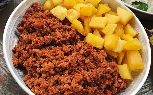 طرز تهیه واویشکا با گوشت چرخ کرده و سیب زمینی در یک نگاه