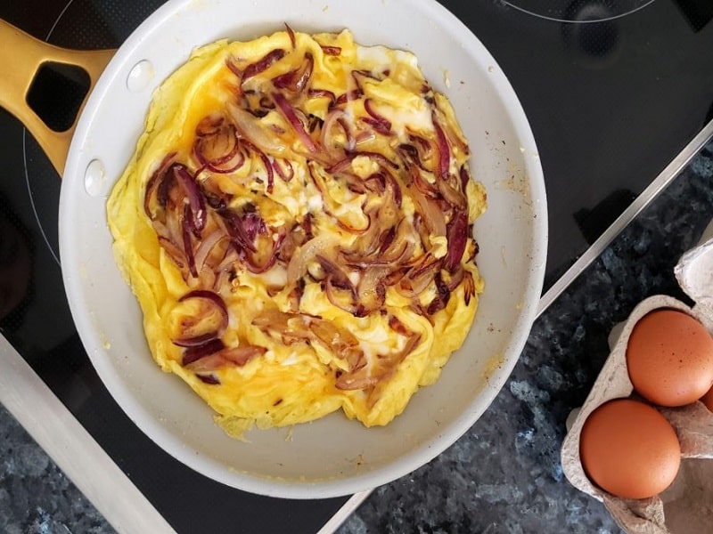 طرز تهیه نیمرو پیاز؛ در یک نگاه طرز تهیه نیمرو پیاز؛ در یک نگاه