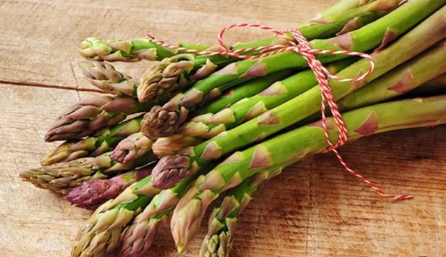 طبع مارچوبه در طب سنتی و مصلح‌های آن برای افراد سردمزاج