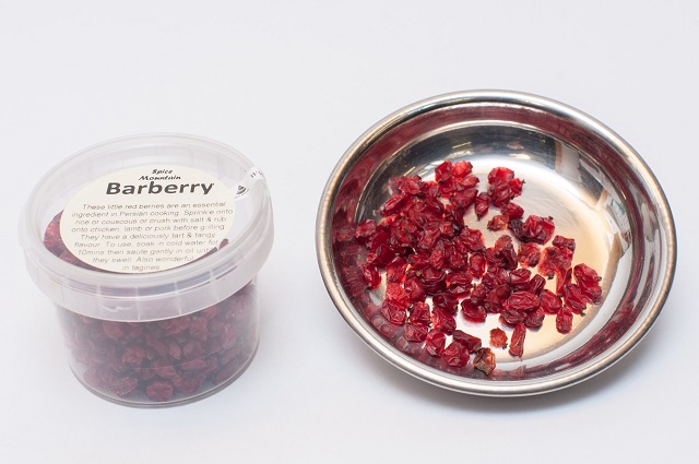 چرا زرشک بعد از پخت تلخ یا سیاه می‌شود؟