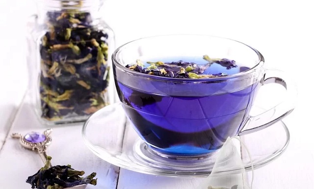 طرز تهیه شربت گل ختمی خانگی برای کودکان (جایگزین داروهای شیمیایی)